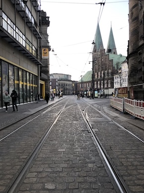 Blick auf die Schienen der Domsheide und Glocke